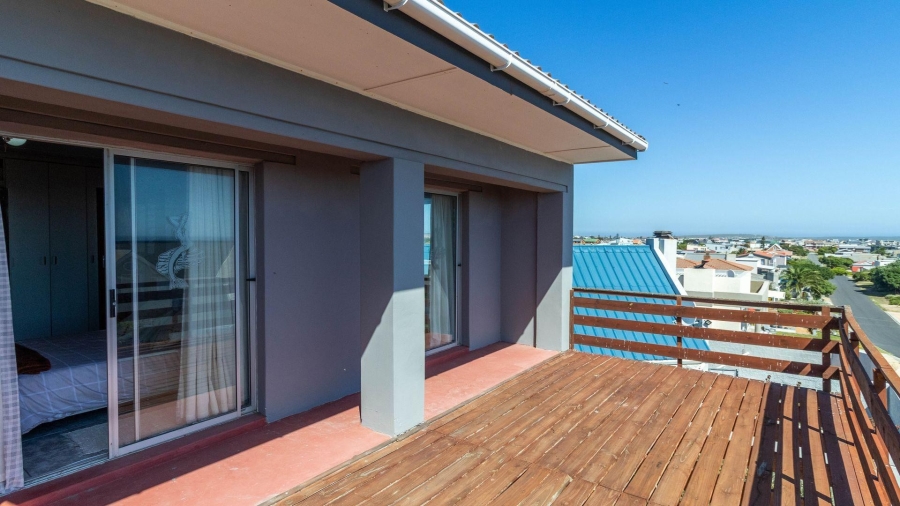 6 Bedroom Property for Sale in De Kelders Western Cape